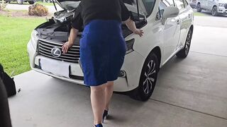 Big ass cheating wife seduces mechanic and gives him blowjob as payment for repair
